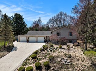 17653 Hiawatha Dr, Spring Lake, MI 49456