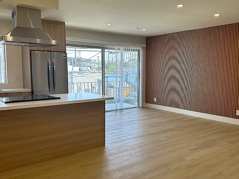 8223 Blackburn Ave. — Photo 9