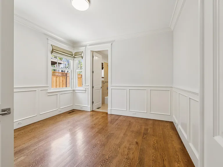 1517 Howard Ave — Photo 31