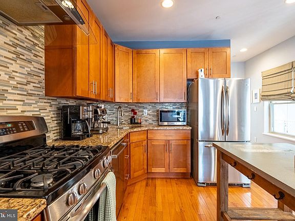 5th image of 1708 Christian St #A