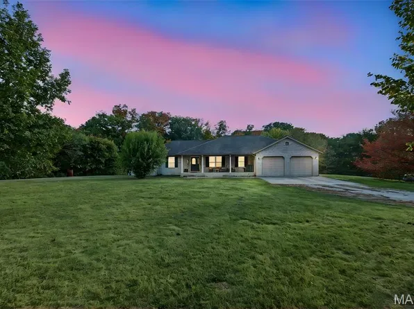 1416 Hidden Acres Ln, Highland, IL 62249
