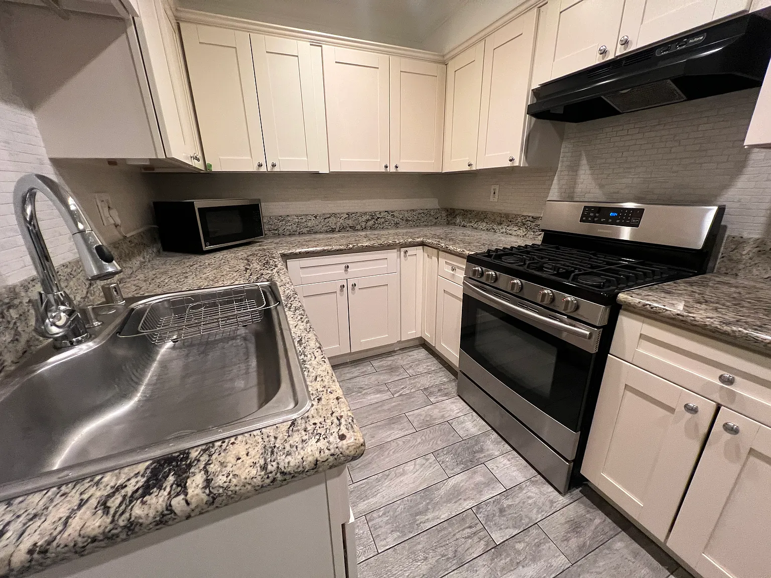 829 N San Vicente Blvd — Photo 4
