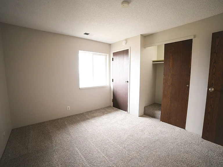 3033 W Capital Ave — Photo 11