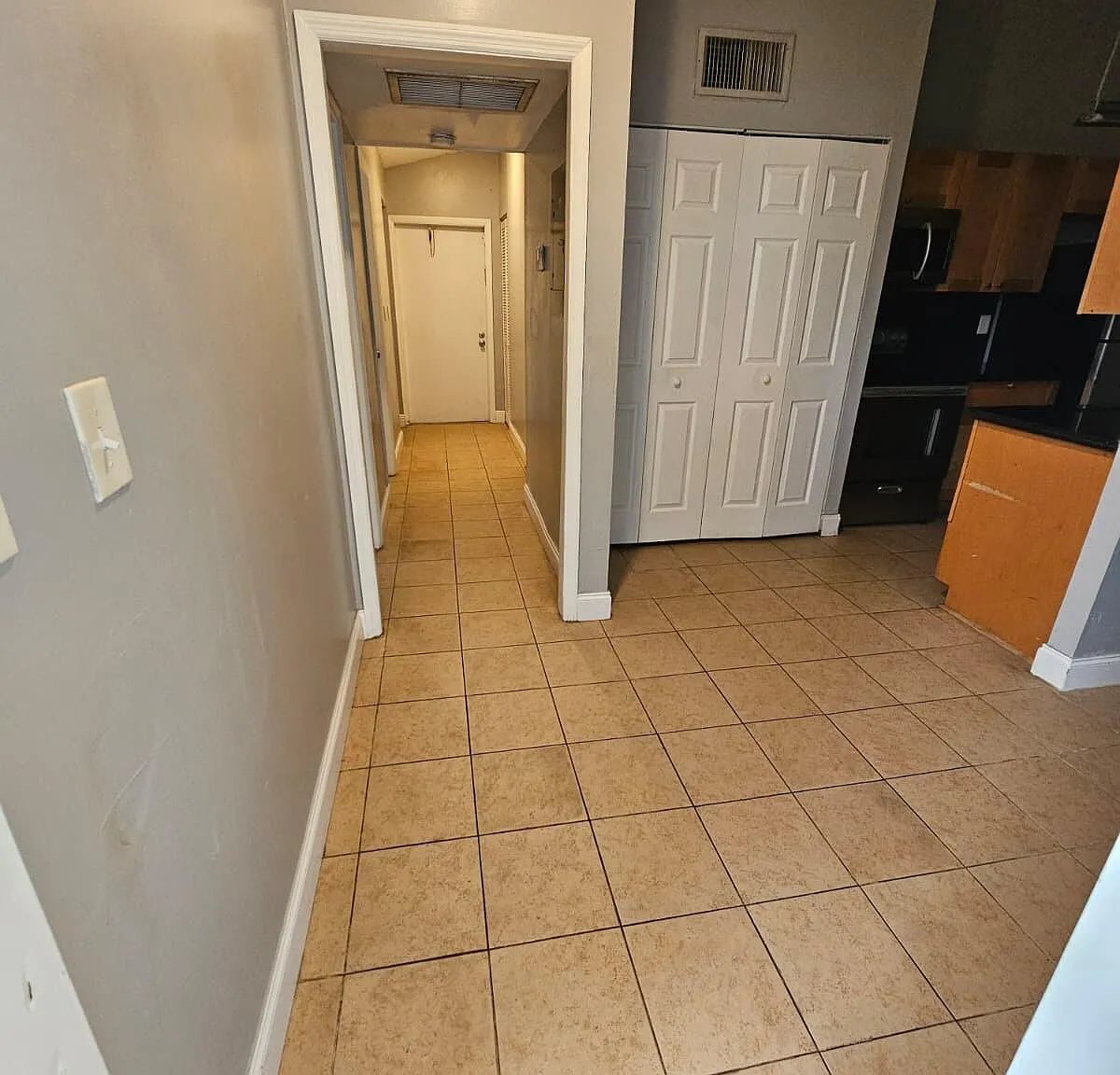 3 bed, 2.0 bath, 1051 sqft, $2,800 — Photo 3