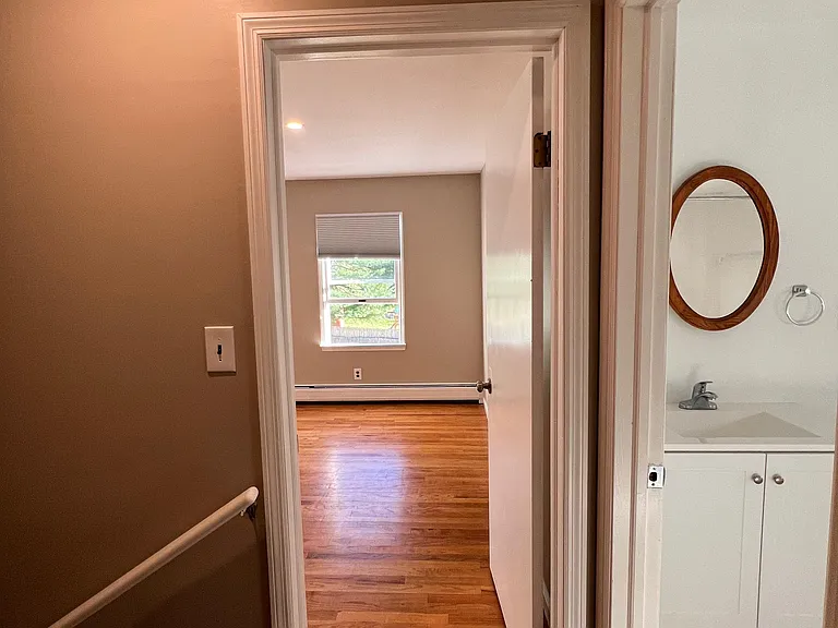 32 E Grand Ave — Photo 4