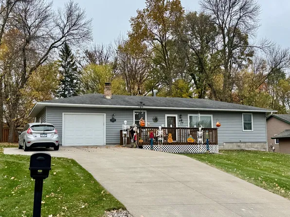 235 11th St NW, Milaca, MN 56353