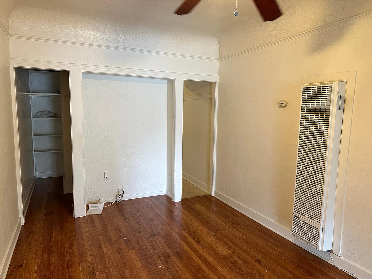 Building Photo - 1508 E Wilson Ave #1/2