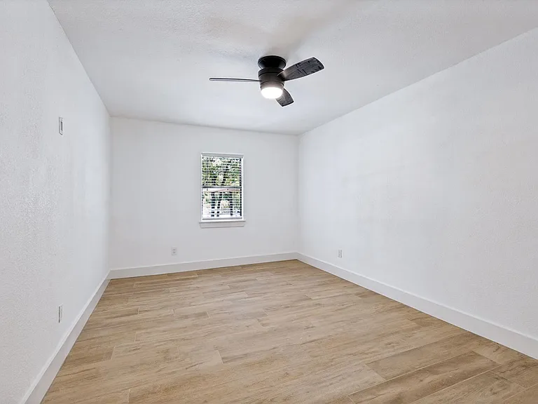 240 County Road 4360 — Photo 19