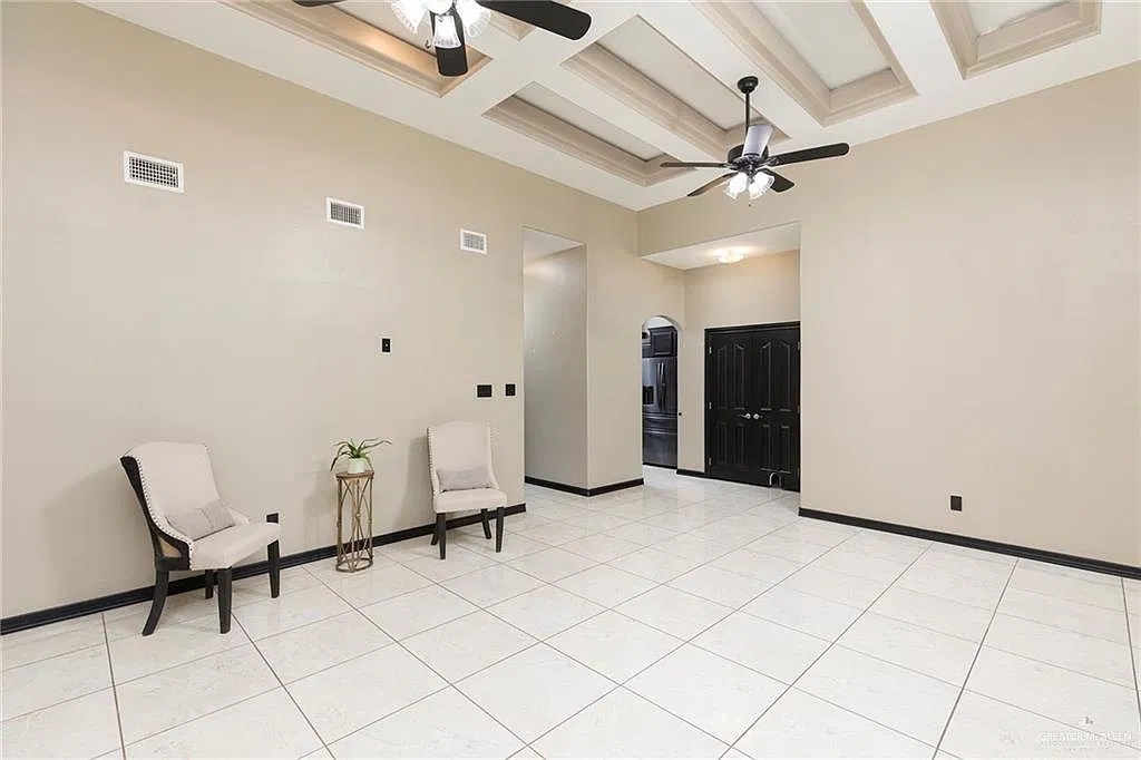 3 bed, 2.0 bath, 1284 sqft, $1,850 — Photo 3