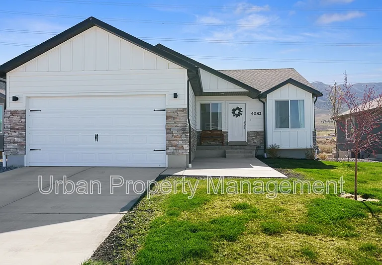 4082 N Poplar St — Photo 1