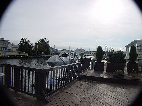 4th image of 727 Louise St