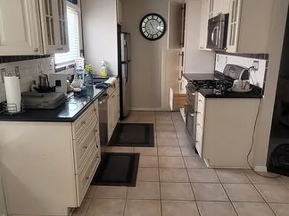 6908 Remmet Ave APT 8, Canoga Park, CA 91303