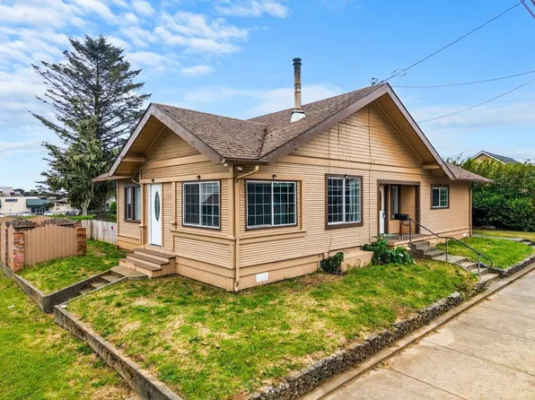 484 K St, Crescent City, CA 95531