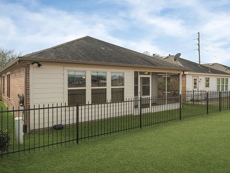 2811 Cone Flower Dr — Photo 36