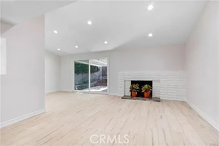 9661 Hayvenhurst Ave — Photo 28