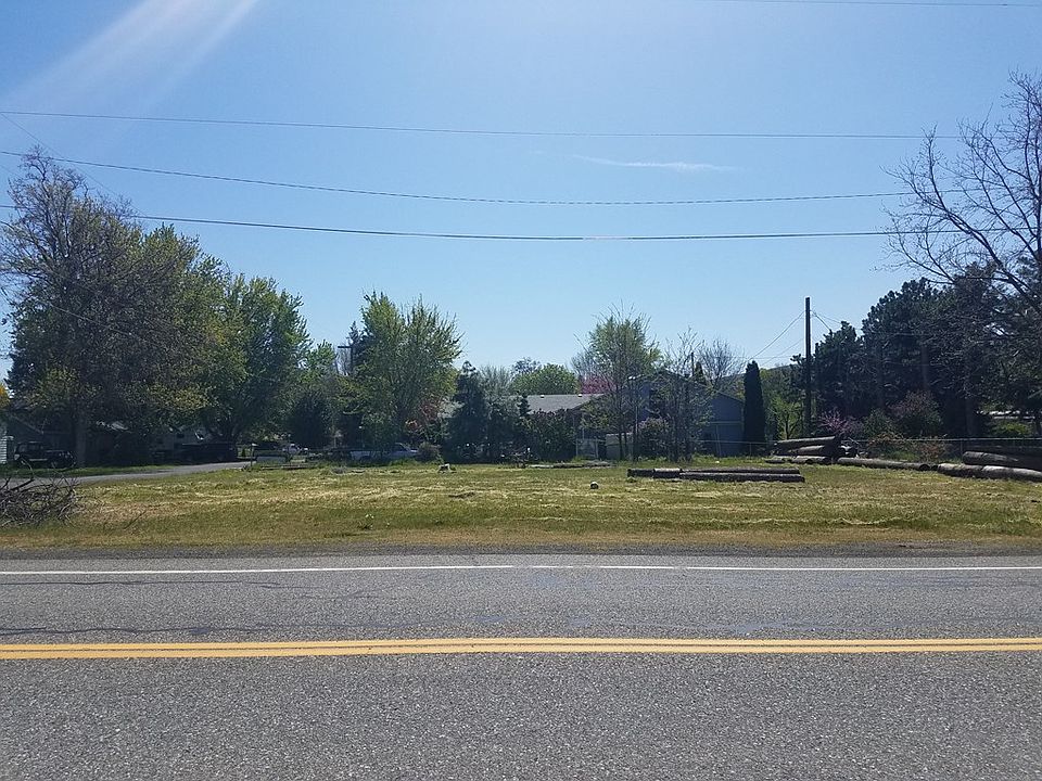 2nd image of 221 W 2nd St