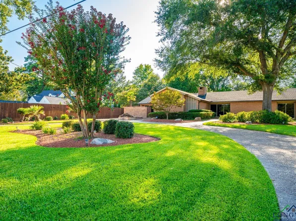 221 Club Dr, Longview, TX 75602