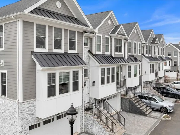 23 Legion Dr #202, Cresskill, NJ 07626