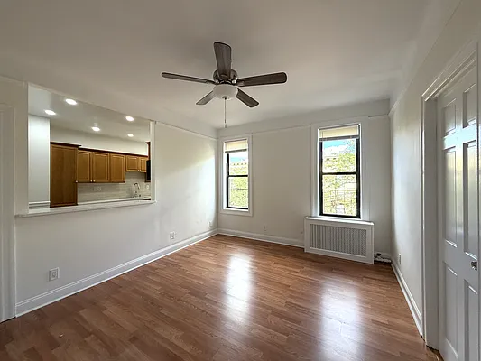 Living room, photo 2