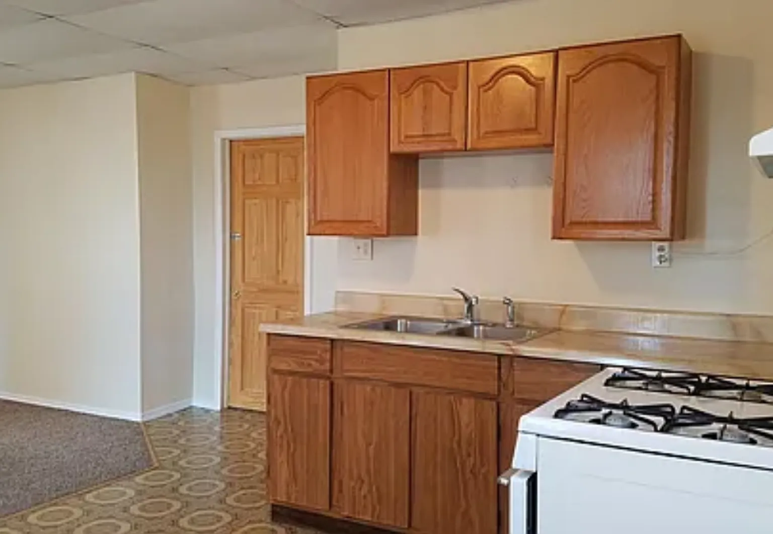 5 Oak Street - Meriden — Photo 3