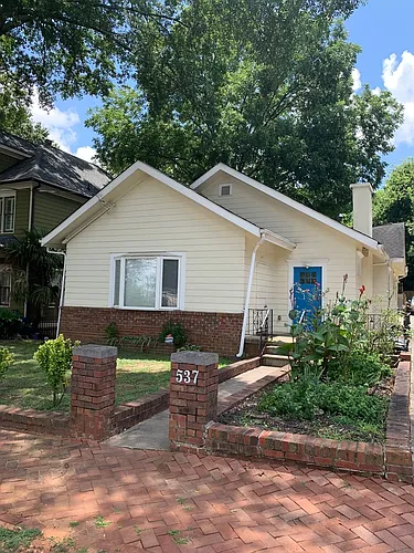 537 E Ave NE Photo 1