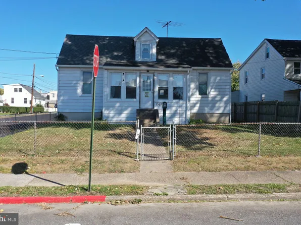 1565 Beale St, Linwood, PA 19061