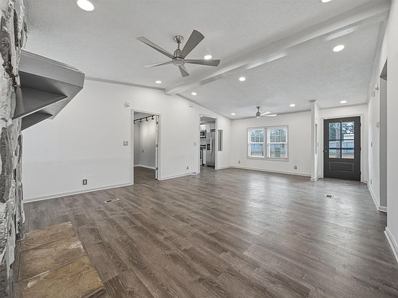 4th image of 426 E Ridge Rd