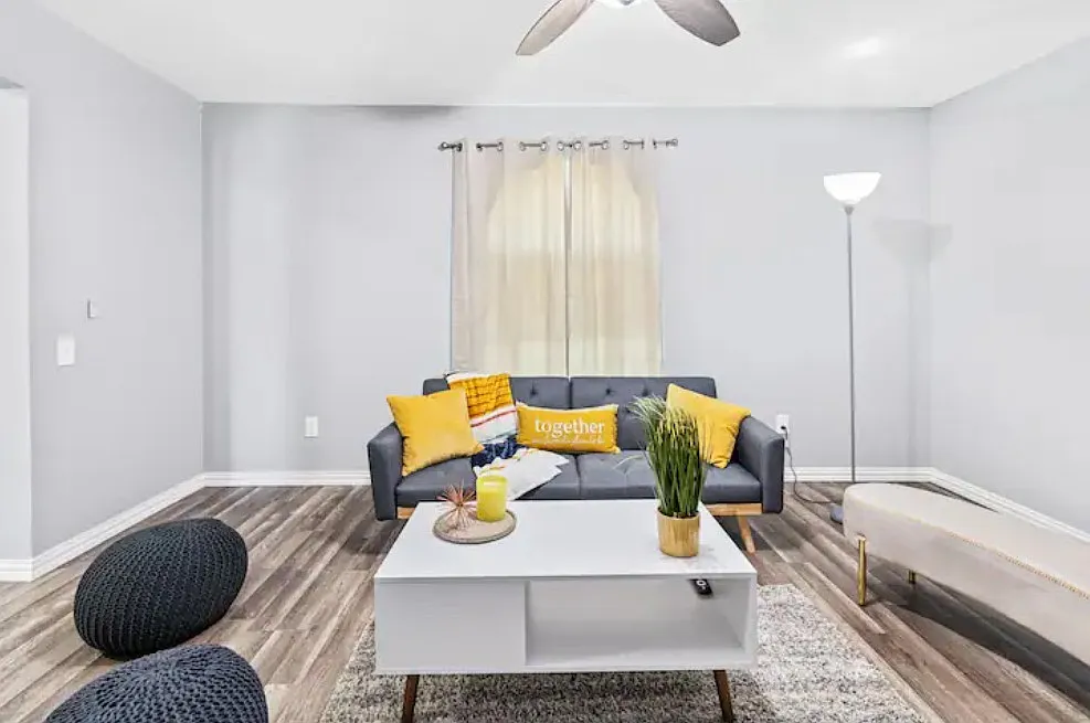 4 bed, 1708 sqft, $3,990 — Photo 3