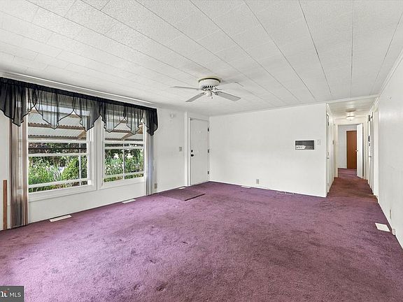 3rd image of 6 Holly Dr