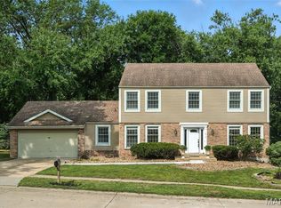 1812 Summer Lake Dr, Chesterfield, MO 63017