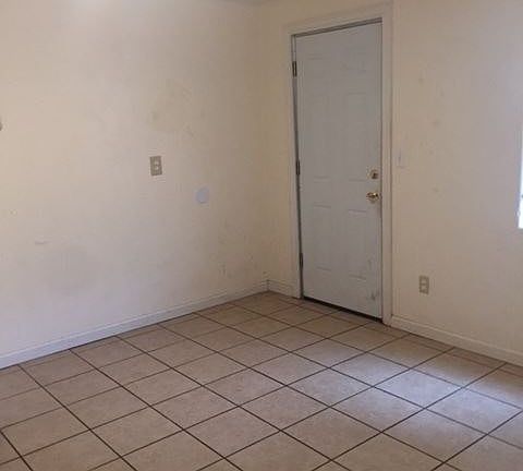 4th image of 2001 W Broadway St APT 2