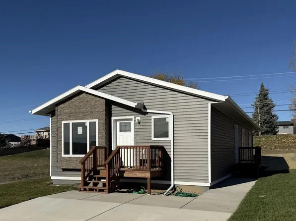 823 Heritage St, Belle Fourche, SD 57717