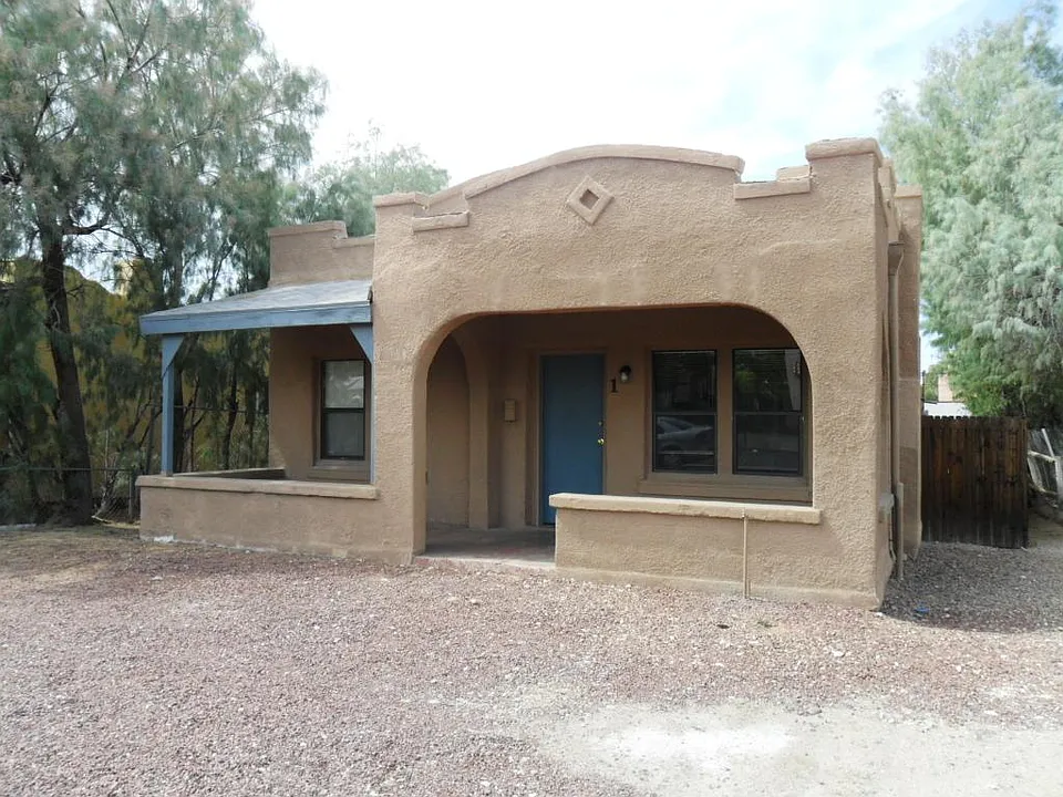 1133 E Elm St #1