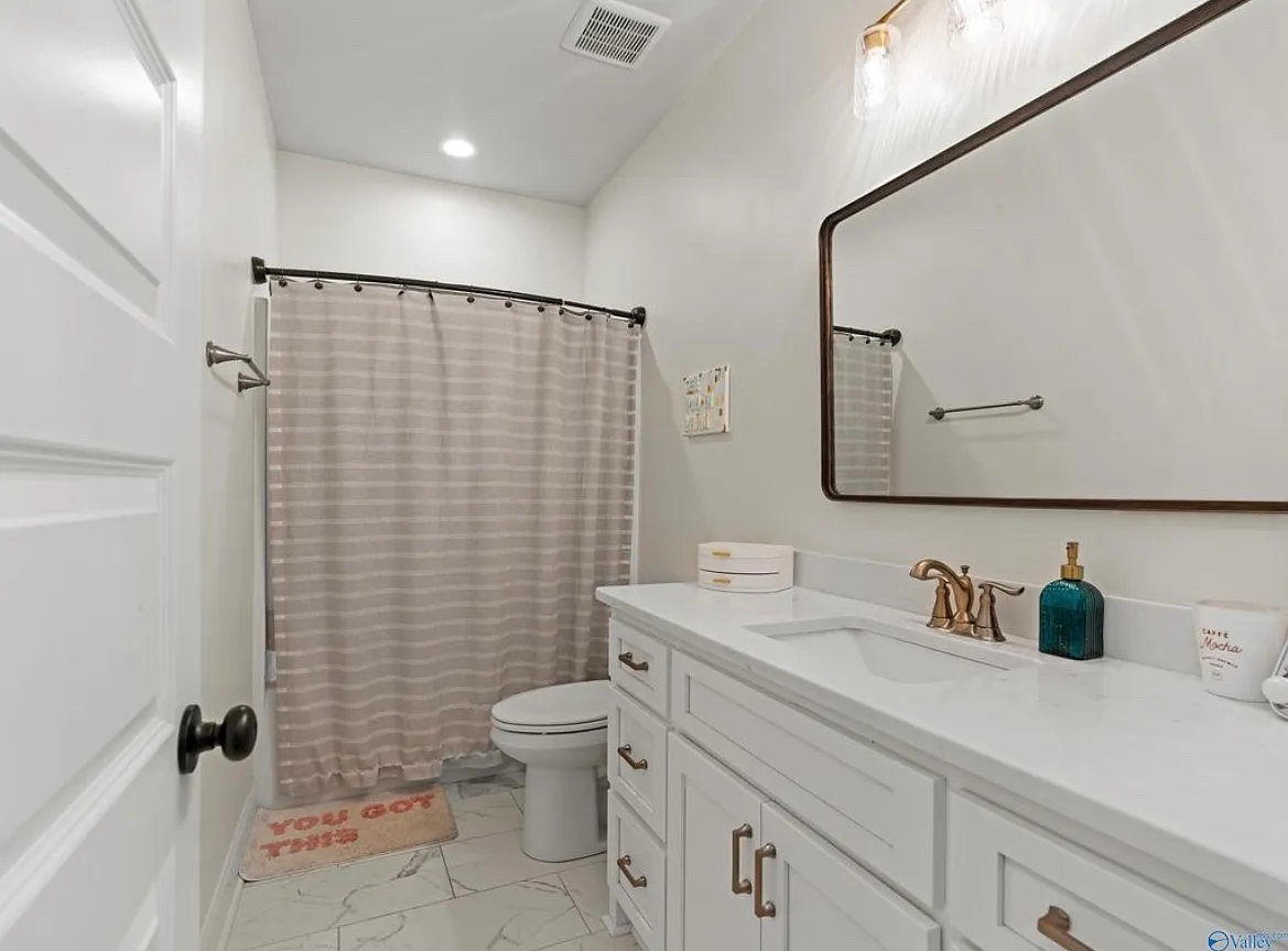 4 bed, 2285 sqft, $2,800 — Photo 3