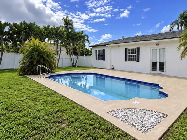 11091 Landsman St, Boca Raton, FL 33428