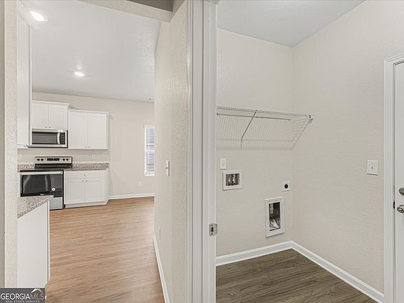 5th image of 60 Katelen Ct