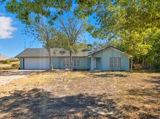 609 Carlos G Parker Blvd NW, Taylor, TX 76574