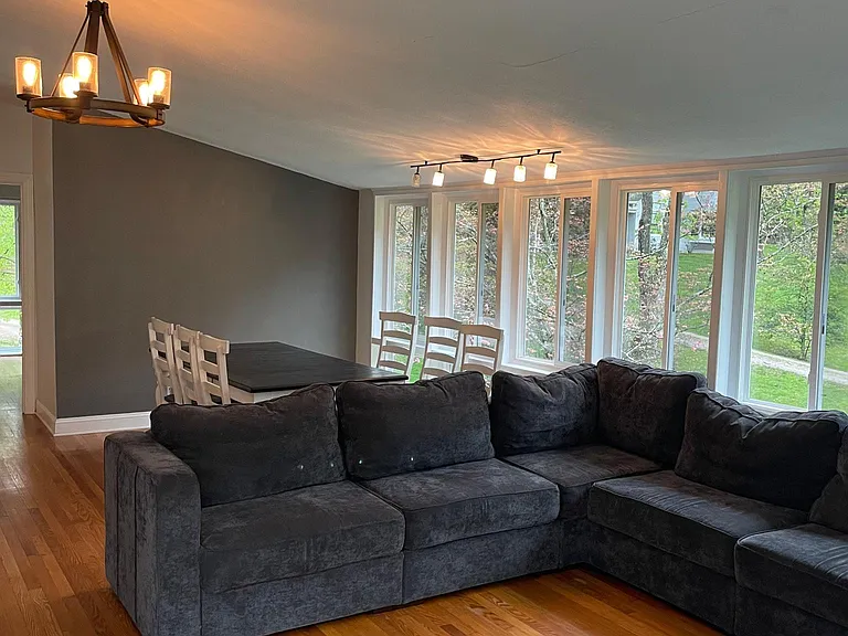 4040 Valley View Dr — Photo 5