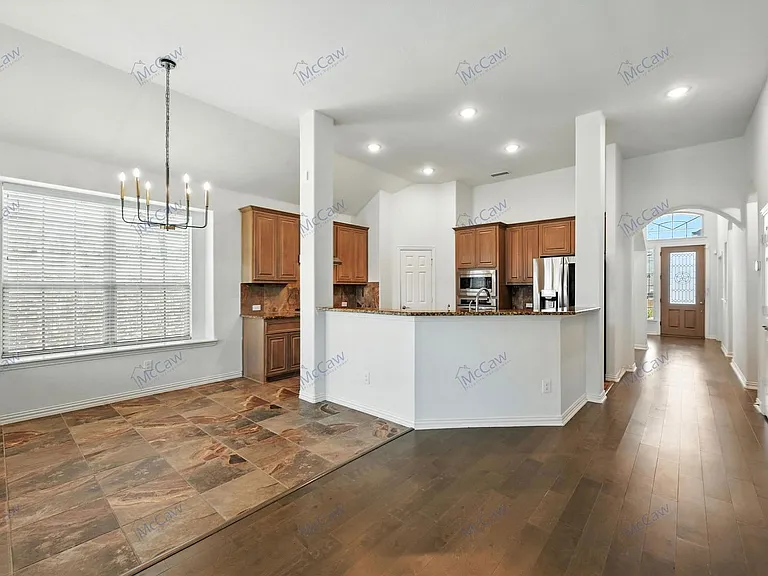628 Castle St — Photo 7