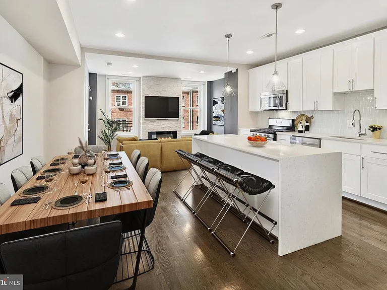 1304 Holbrook St NE #3 — Photo 1