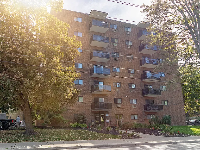 565 Talbot St — Photo 10