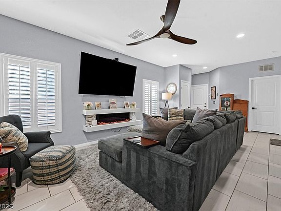 4th image of 8094 Tulip Bulb St