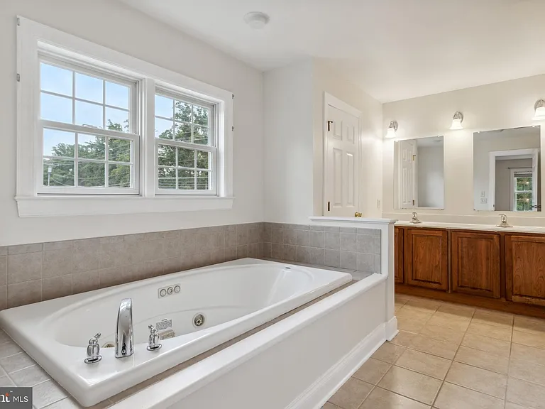 9818 Lyons Mill Rd — Photo 30