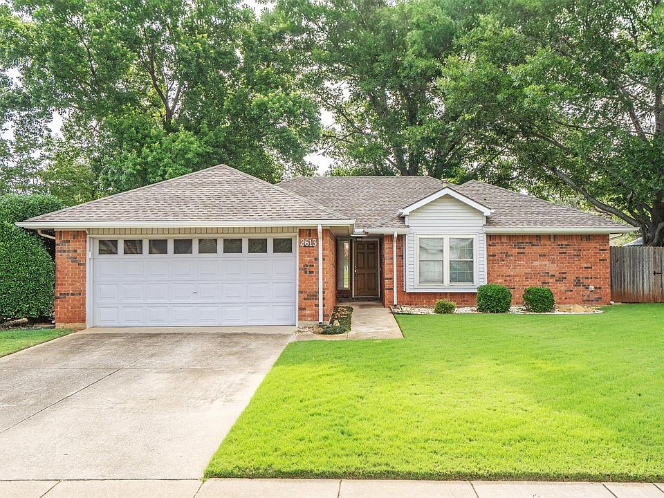 1st image of 2613 Forestview Dr