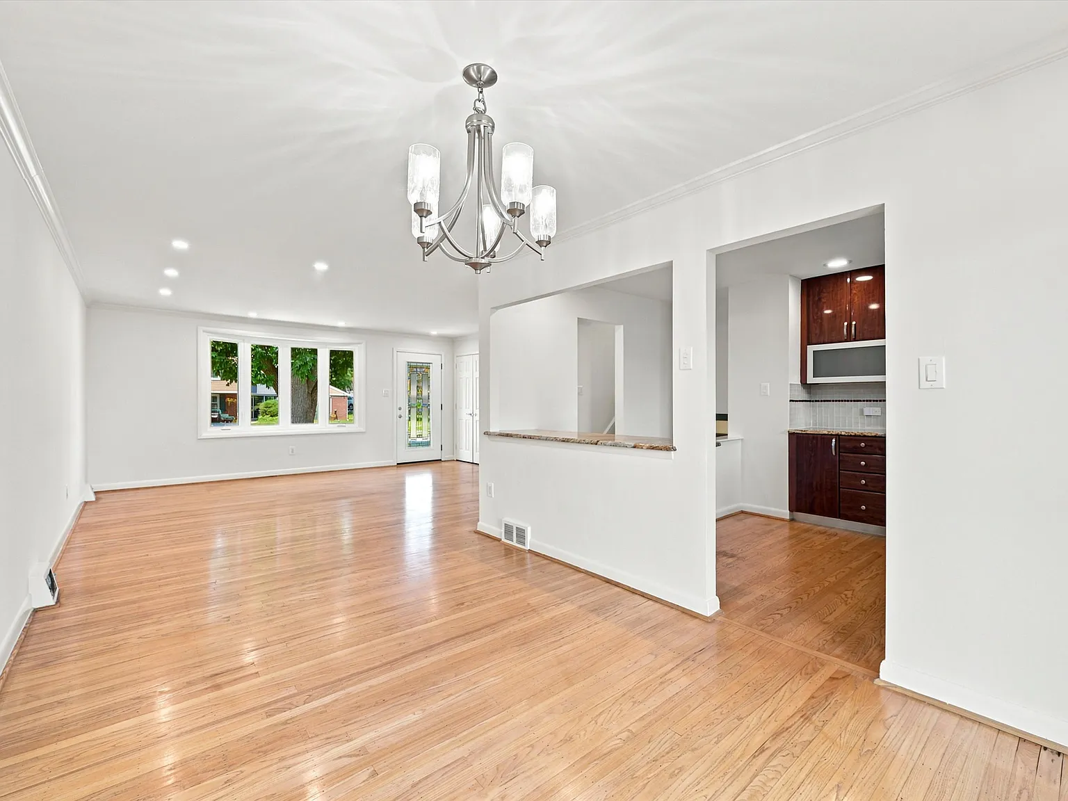 2 bed, 2.5 bath, 1900 sqft, $3,850 — Photo 3