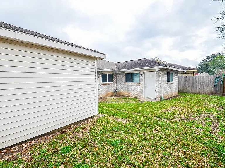 9323 Claridge Dr — Photo 26