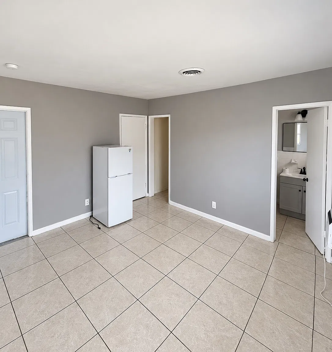 Studio, 300 sqft, $1,250 — Photo 2