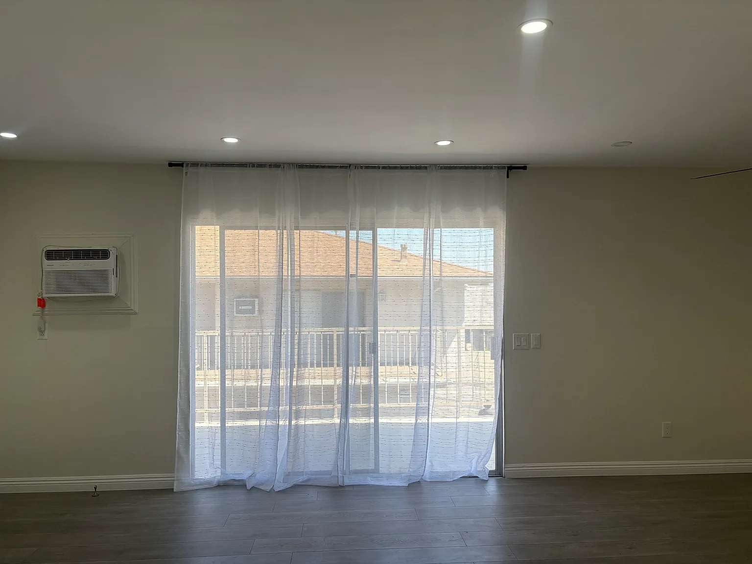 2 bed, 856 sqft, $2,100 — Photo 4