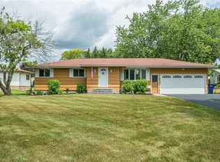 2 Rocklea Dr, Rochester, NY 14624