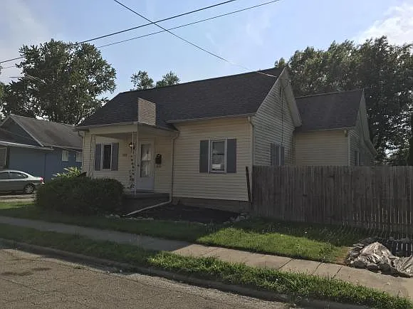 1028 1st St photo 1
